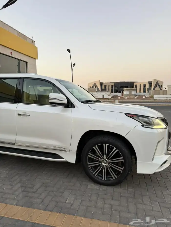 لكزس LX570 سبورت 2017 سعودي 5