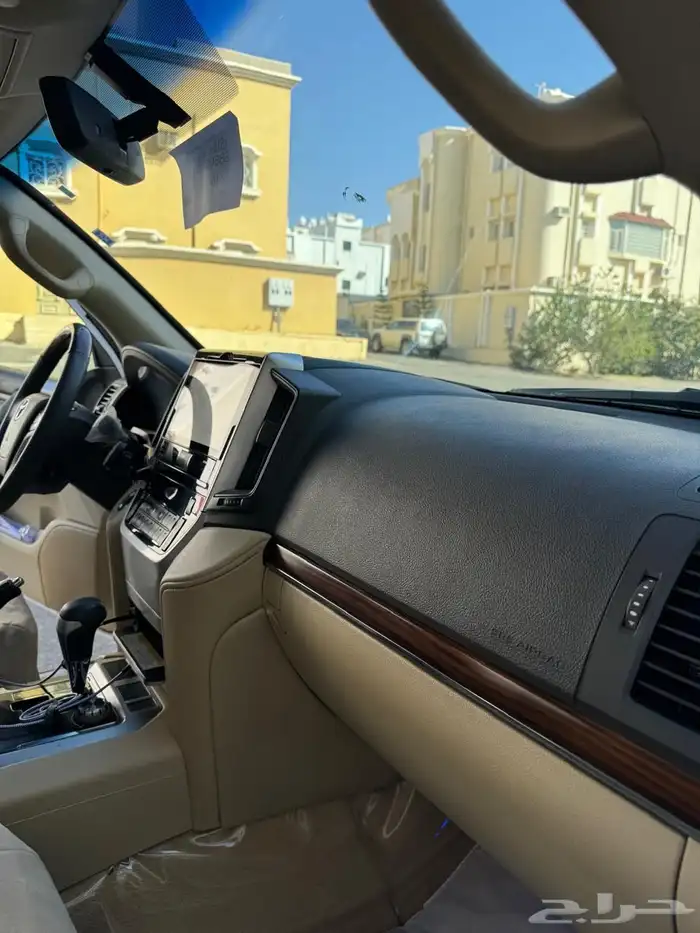 جيب لاندكروزر 11