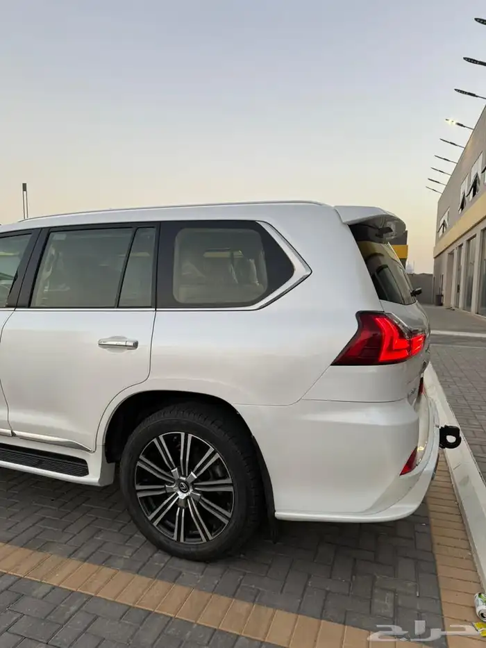 لكزس LX570 سبورت 2017 سعودي 4