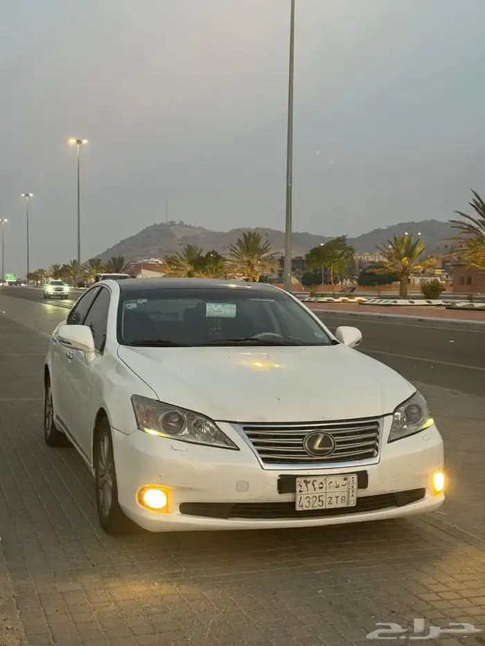 للبيع لكزس es 350 موديل 2011 4