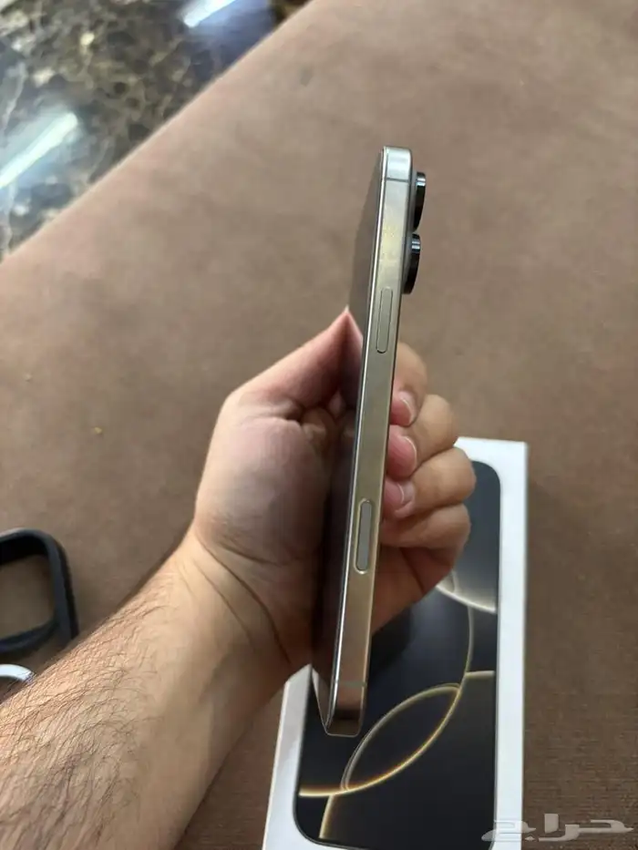 ايفون 16 برو ماكس تيتانيوم طبيعي 4