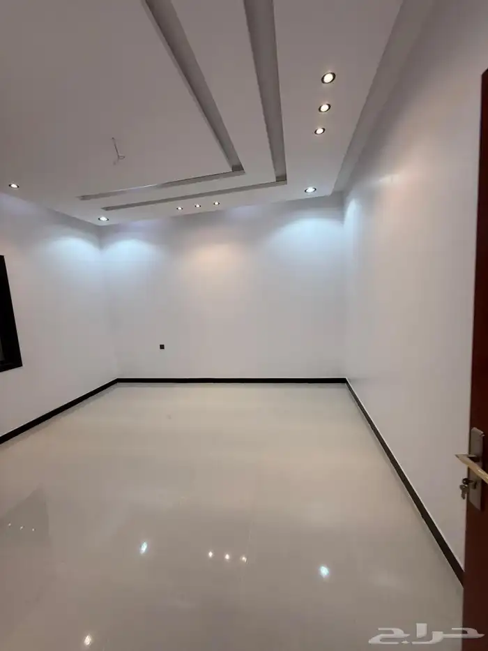 فلل فاخره للبيع في حي بحره 10