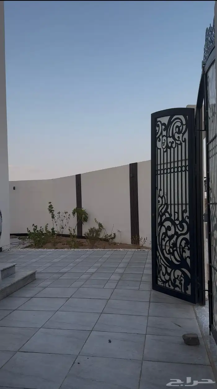للبيع فيلا مميزه شرق المدينة 0