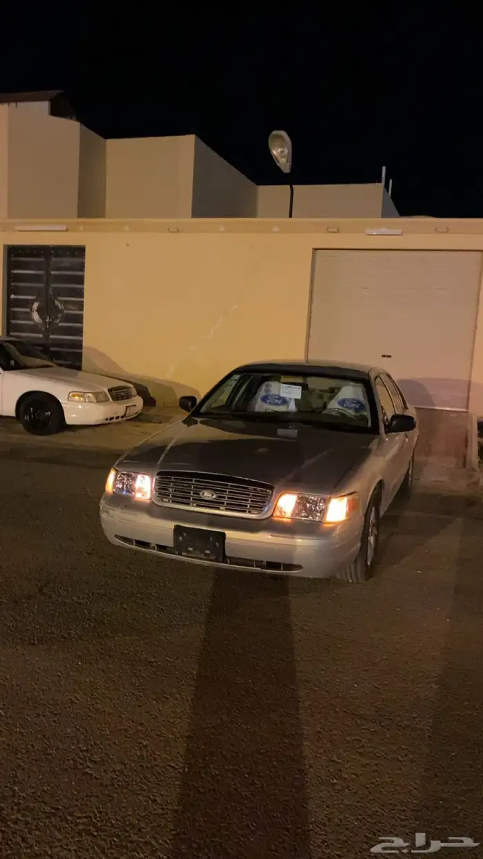 فورد كراون فكتوريا 2