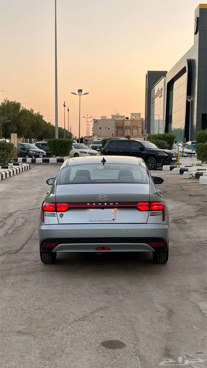 اكسنت 2025 فليت 4