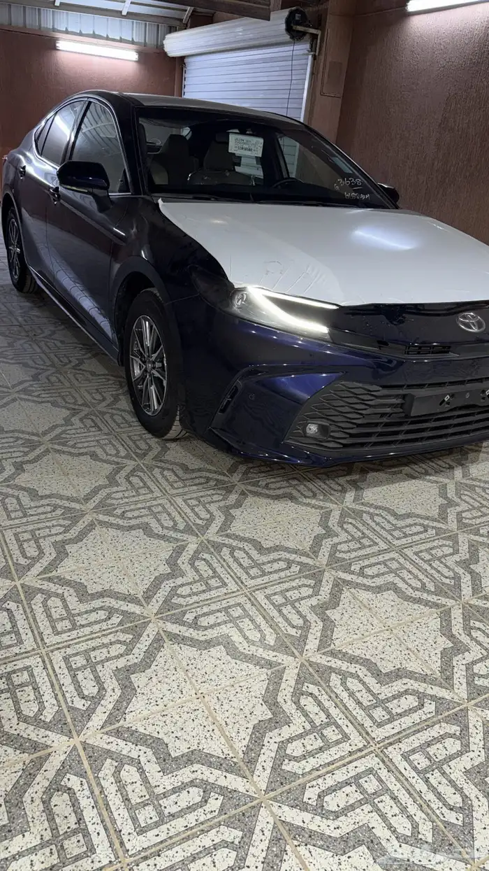 كامري 2025 كحلي ازرق غامق ستاندر بنزين E 5