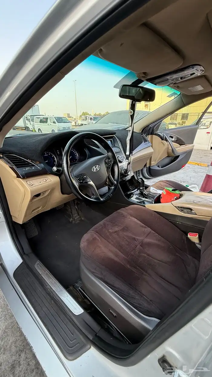 للبيع ازيرا 2012 نص فل 8