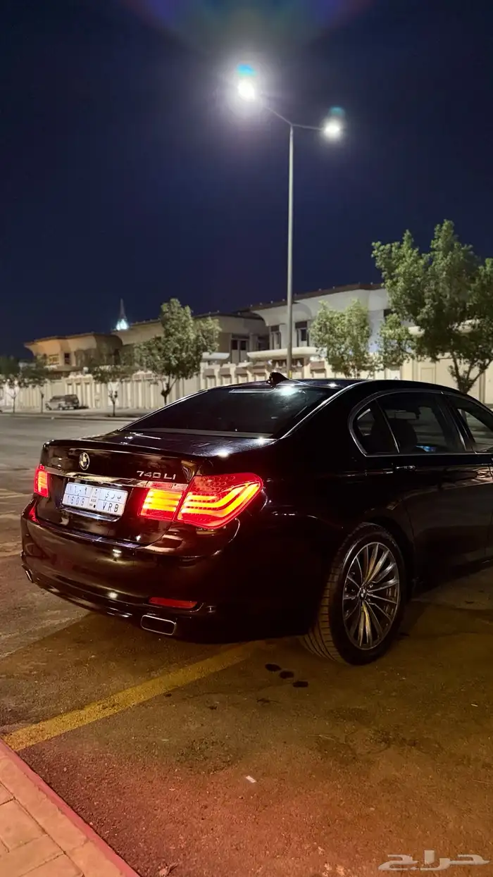 BMW 740نظيف للبيع (مخزن) 29
