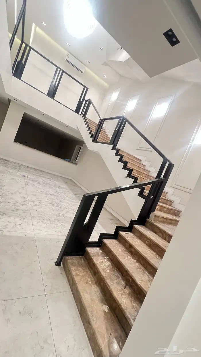 درابزين حديد مع زجاج   تصميم حديث وجودة عالية مع التركيب 3