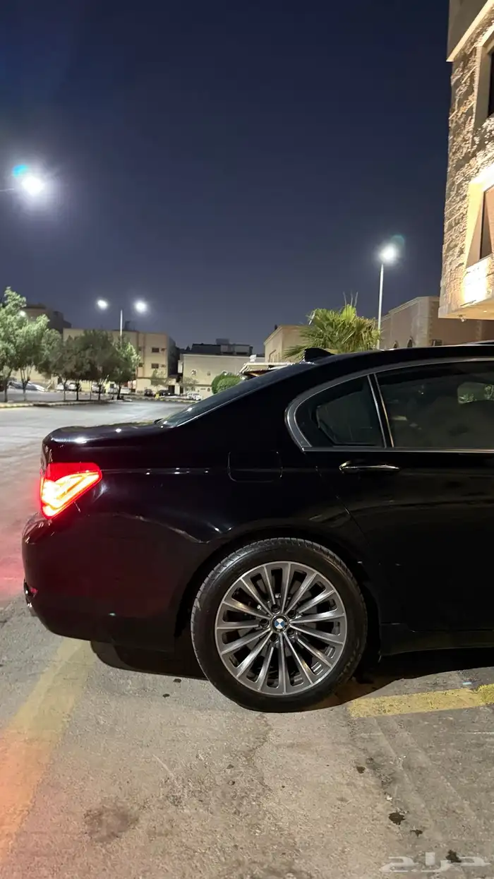 BMW 740نظيف للبيع (مخزن) 23