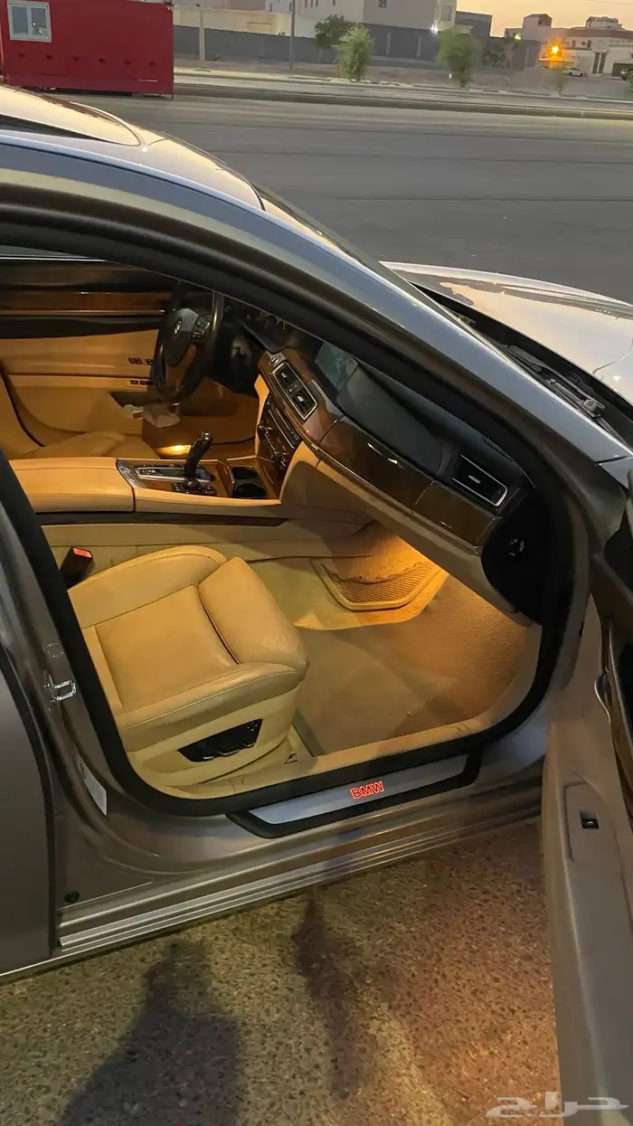 بي ام دبليو 750 Li فل كامل 8