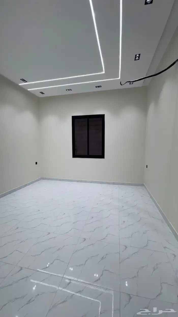 للبيع شقه 6 غرف vip مع سطح من 550 الف حى الموسى 13