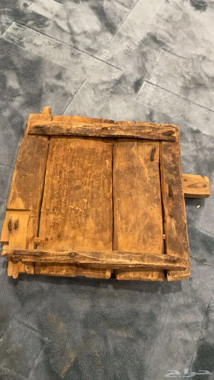 باب خشب قديم صغير 1