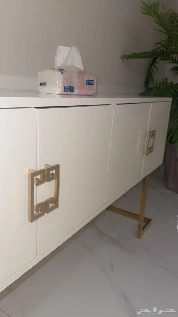 طاولة اثاث 1