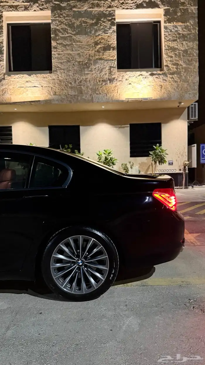 BMW 740نظيف للبيع (مخزن) 27