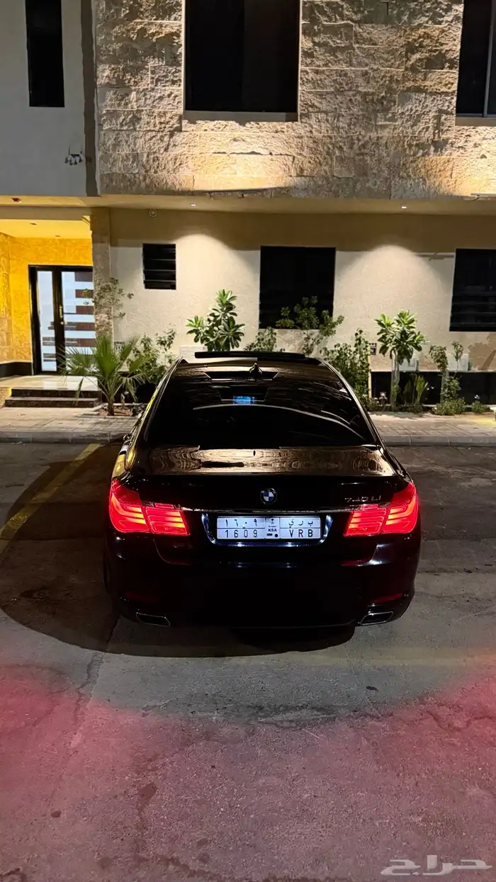BMW 740نظيف للبيع (مخزن) 25