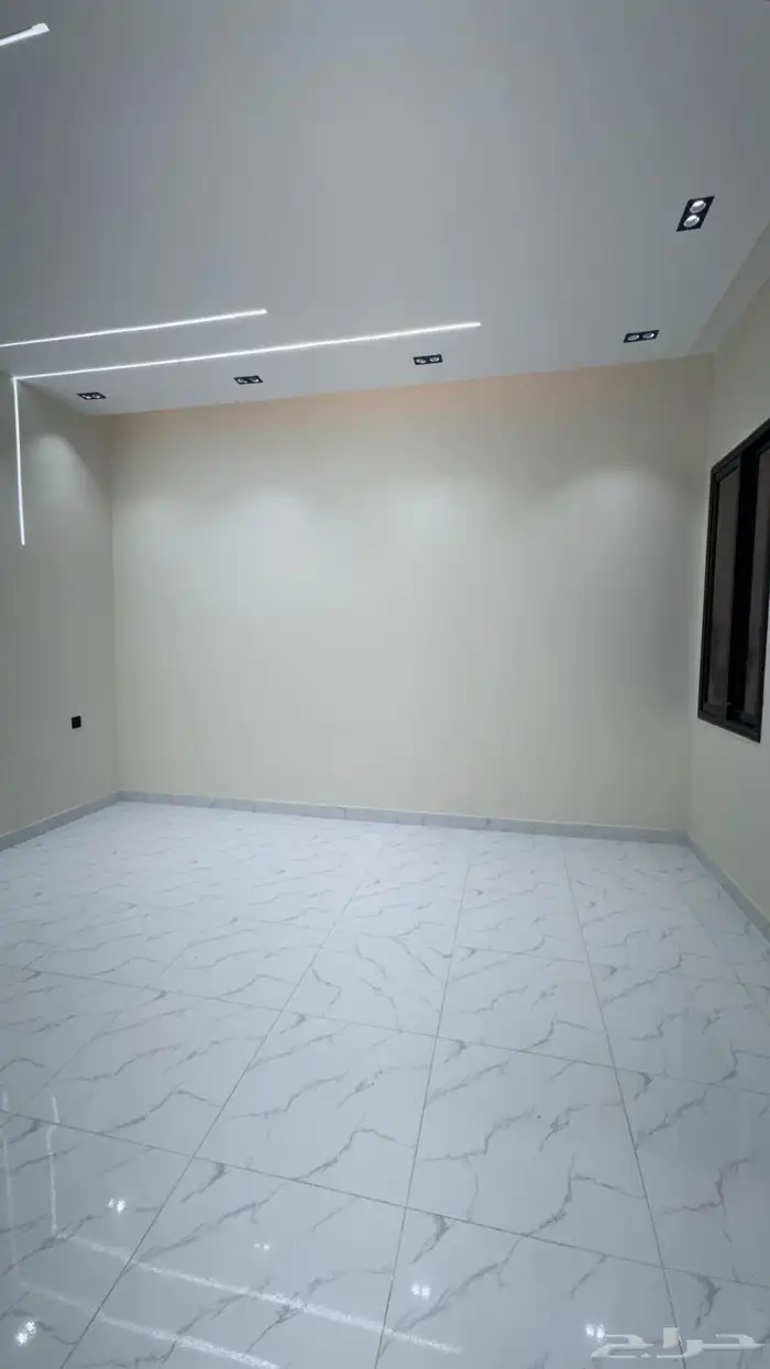 للبيع شقه 6 غرف vip مع سطح من 550 الف حى الموسى 15