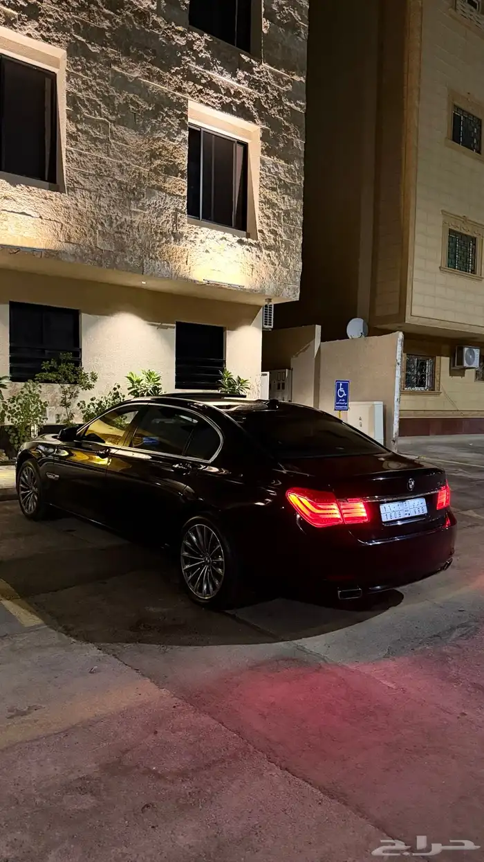 BMW 740نظيف للبيع (مخزن) 24