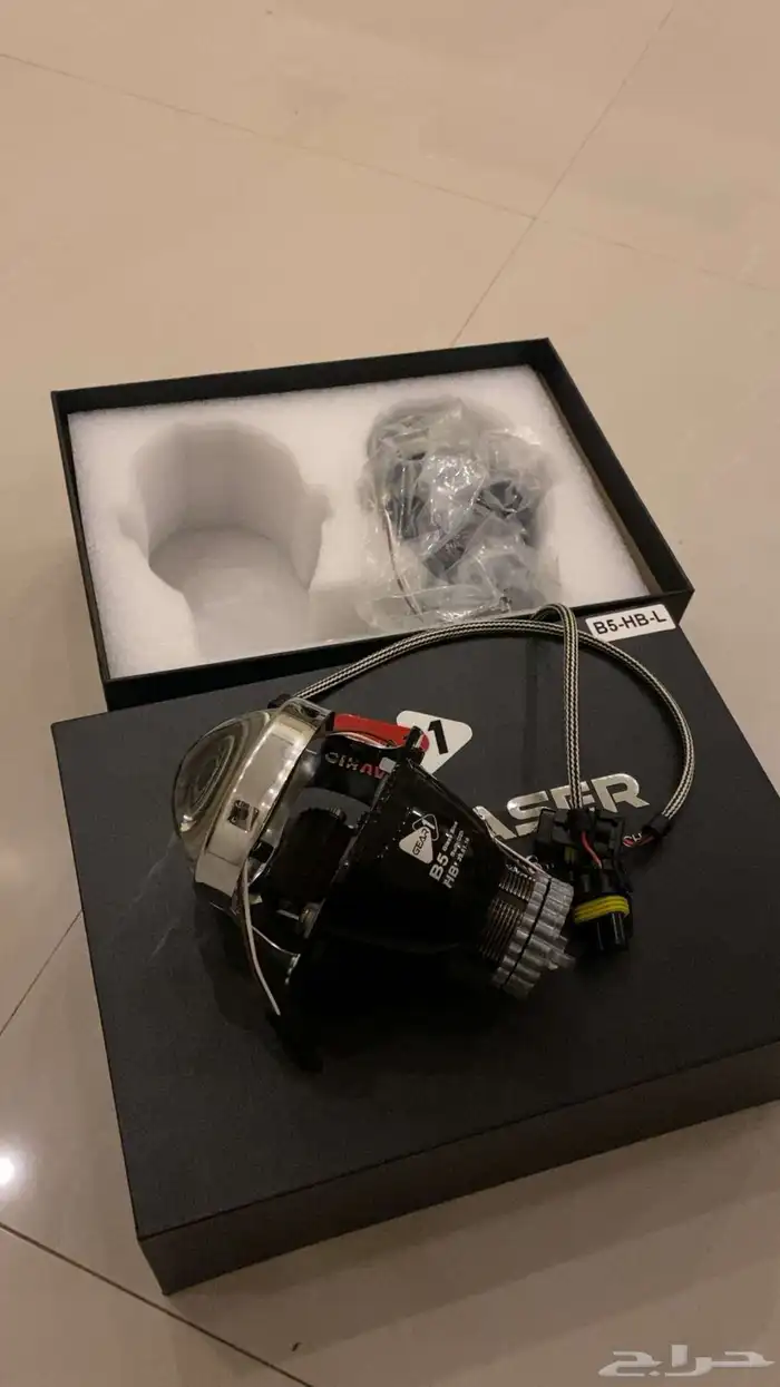 عدسات سيارة مع طقم ليد ابيض جديده 1