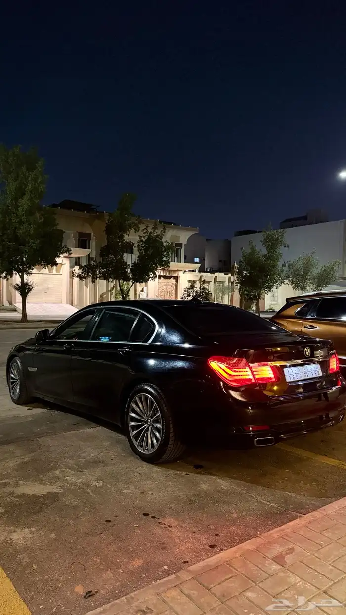 BMW 740نظيف للبيع (مخزن) 28