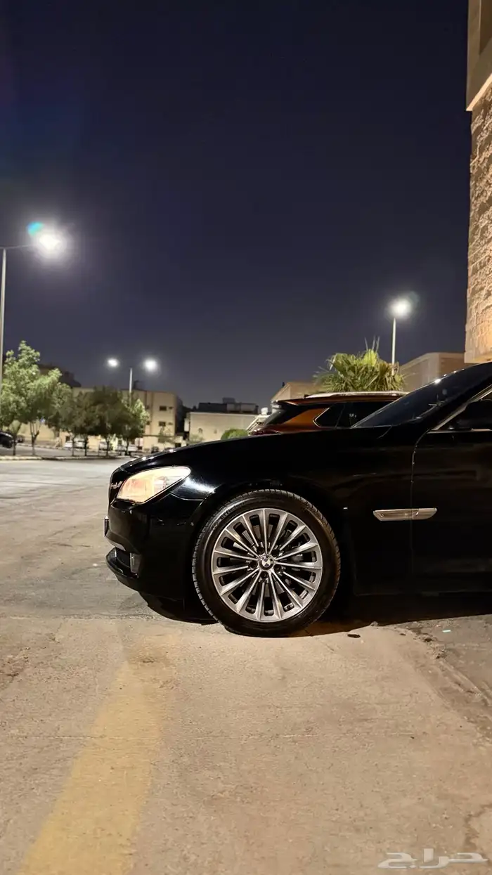 BMW 740نظيف للبيع (مخزن) 3