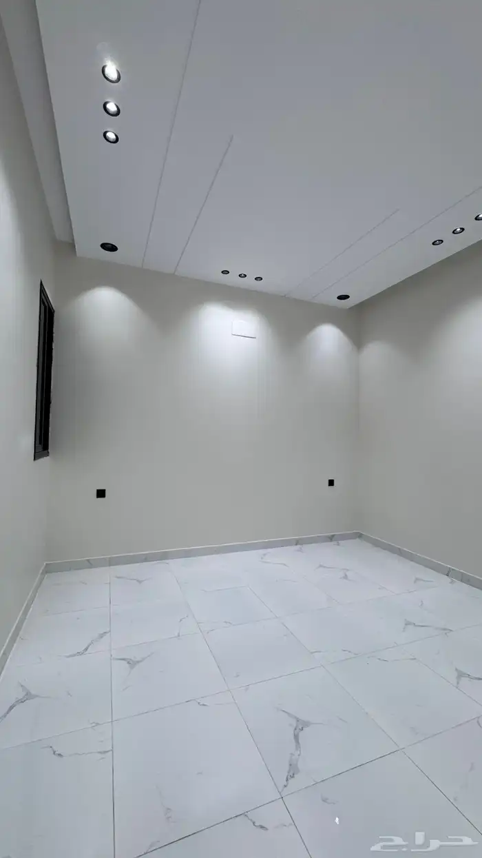 للبيع شقق ارضيه بحوش وعلوى بسطح من 550 الف حى الضيافه 13
