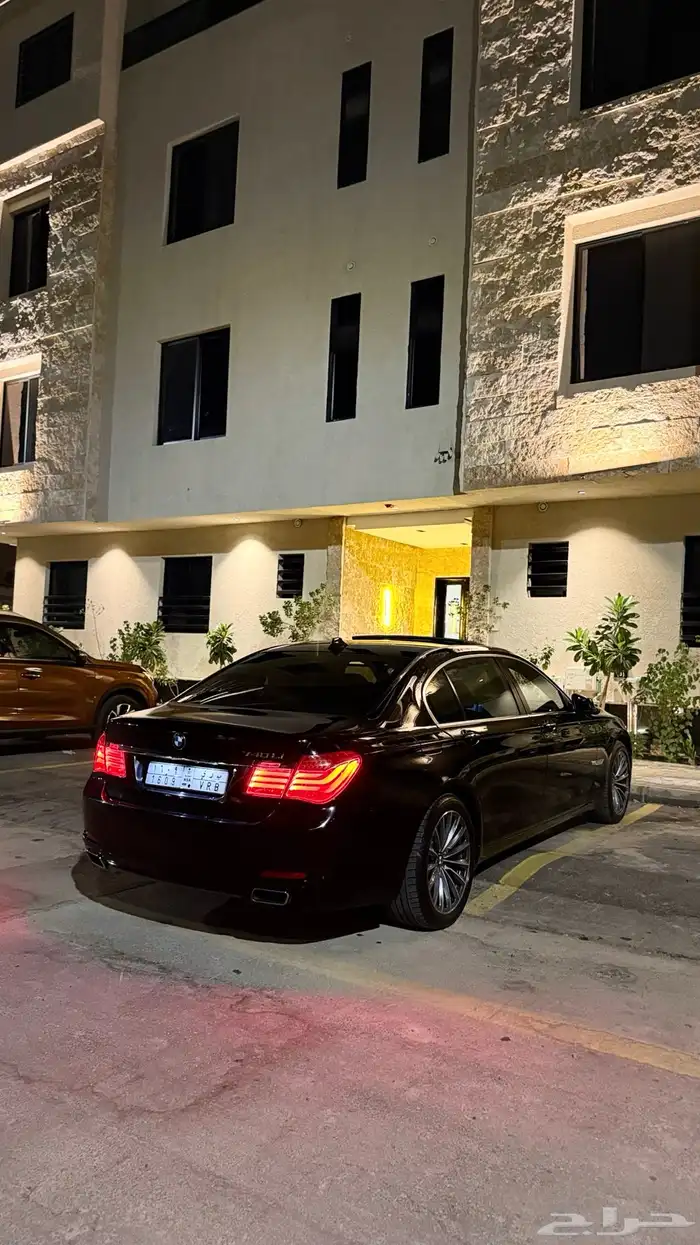 BMW 740نظيف للبيع (مخزن) 22