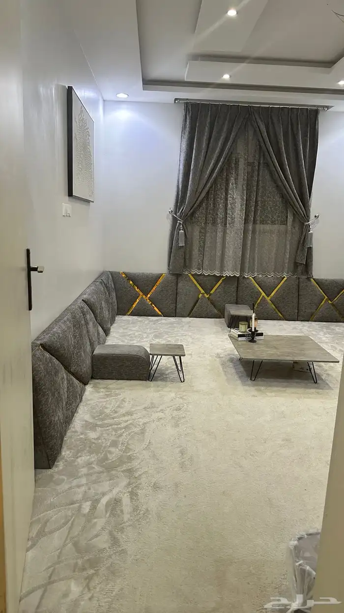جلسه ارضيه مع الفرشاة والستارة 2