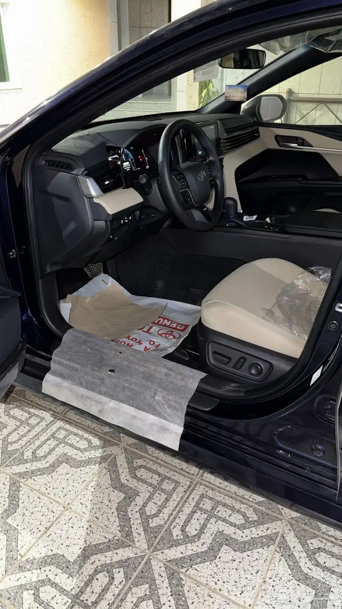 كامري 2025 كحلي ازرق غامق ستاندر بنزين E 3