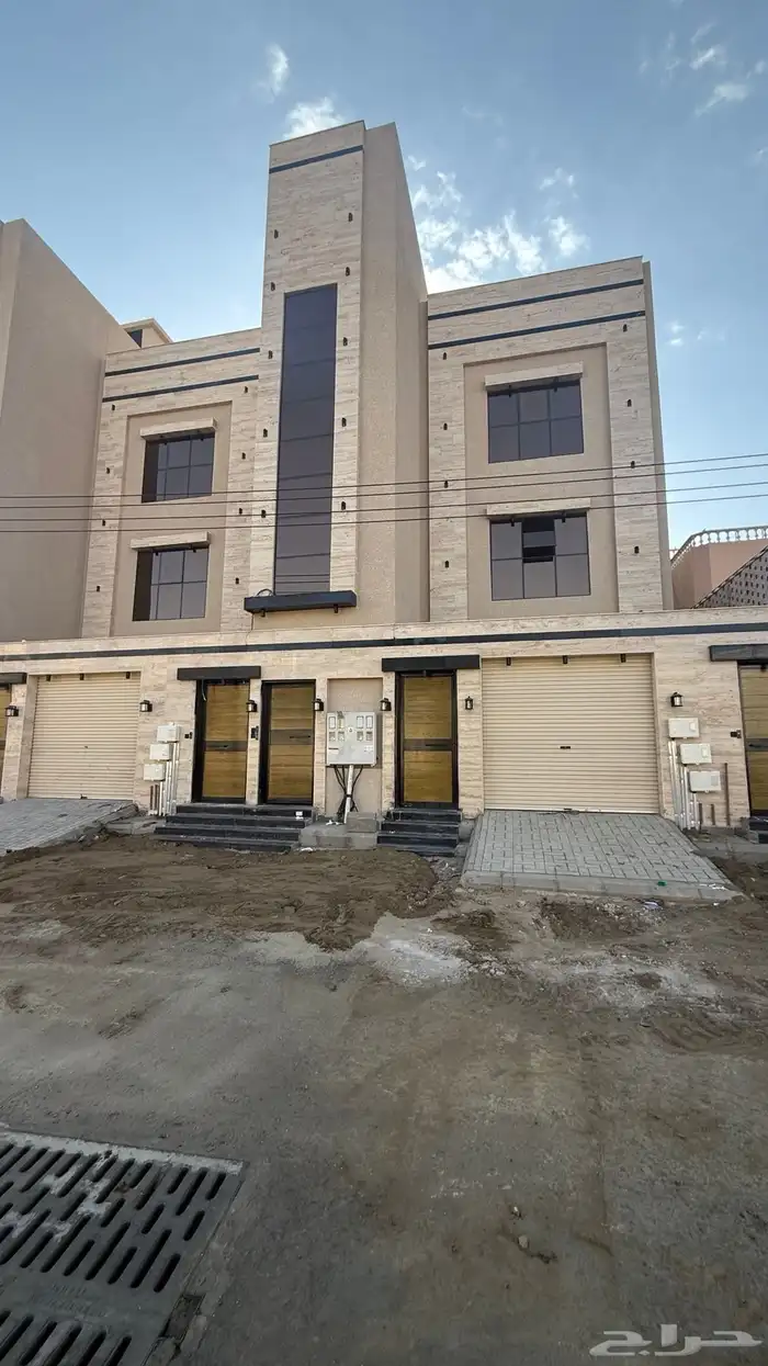 للبيع شقق ارضيه وعلويه على شارع 25 بحى الراقي خميس مشيط 1