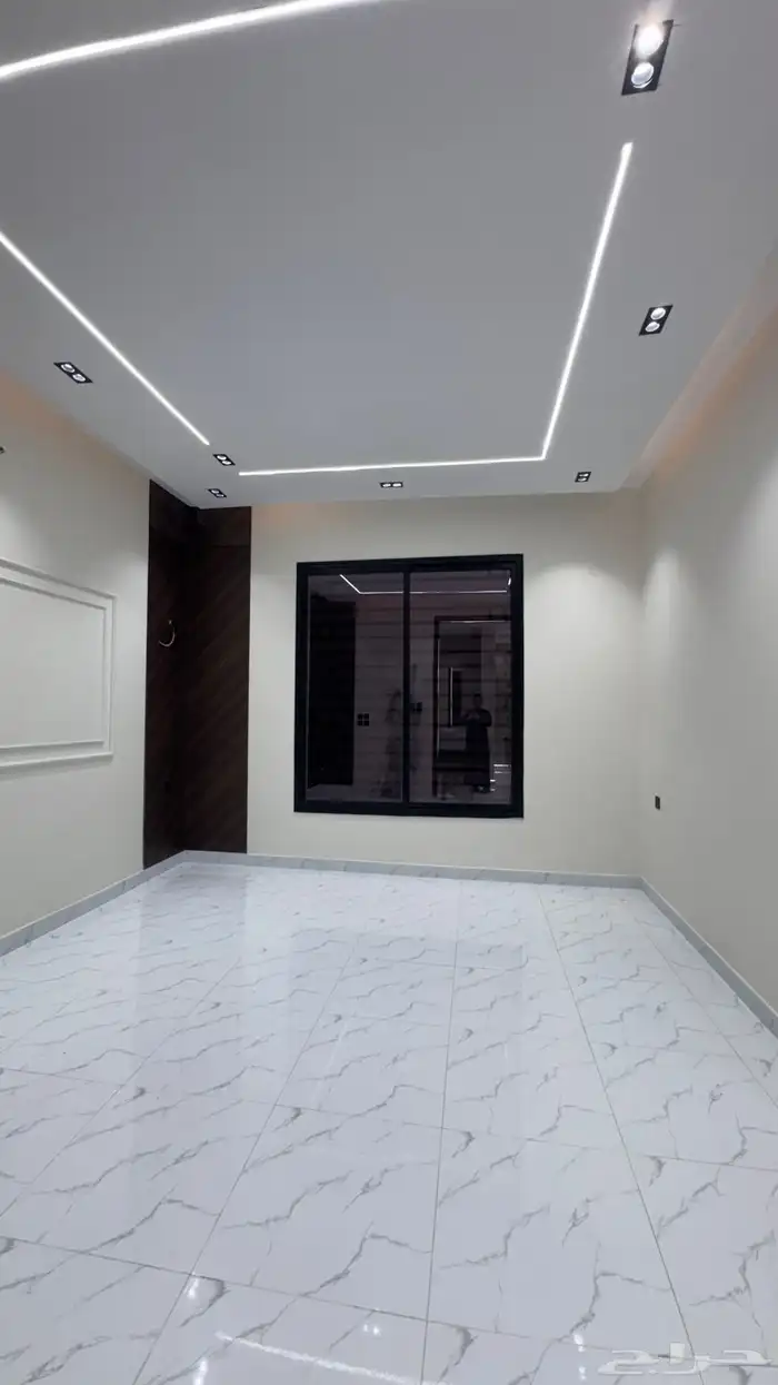 للبيع شقه 6 غرف vip مع سطح من 550 الف حى الموسى 12