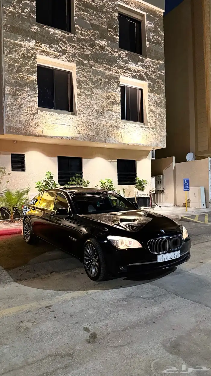 BMW 740نظيف للبيع (مخزن) 1