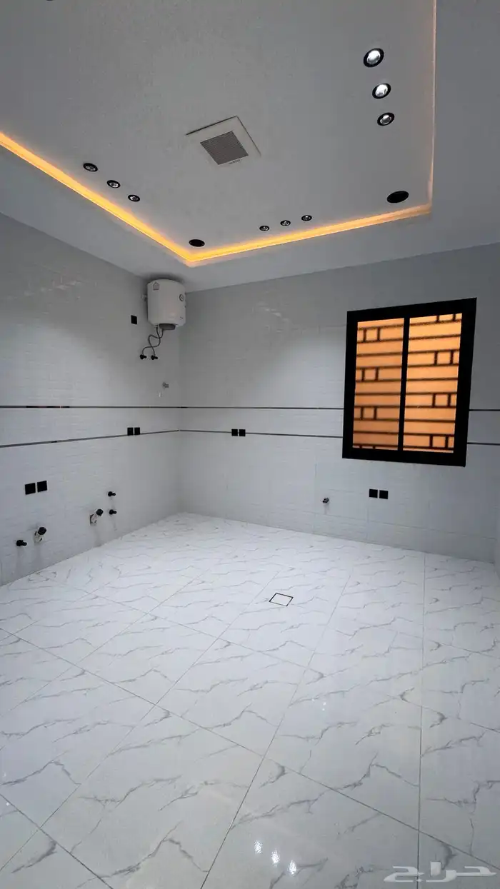 للبيع شقه 6 غرف vip مع سطح من 550 الف حى الموسى 8