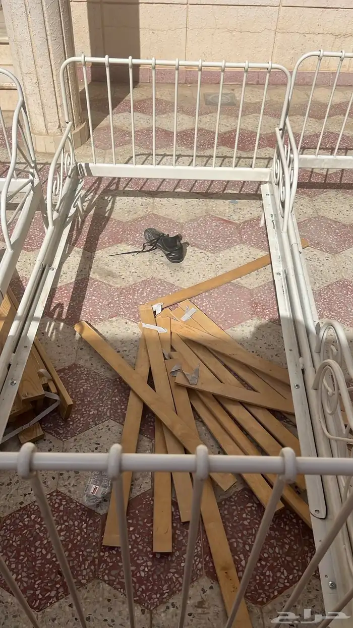 سرير حديد 2