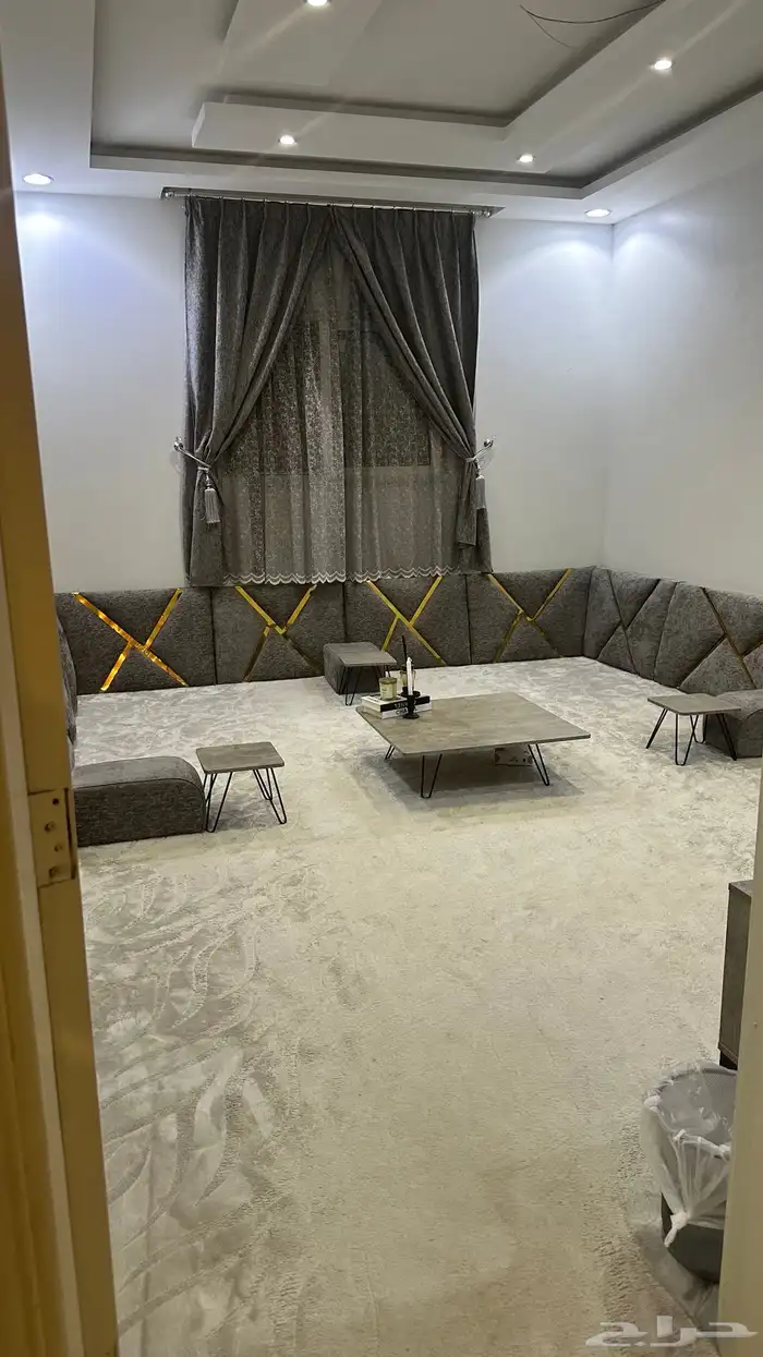 جلسه ارضيه مع الفرشاة والستارة 1
