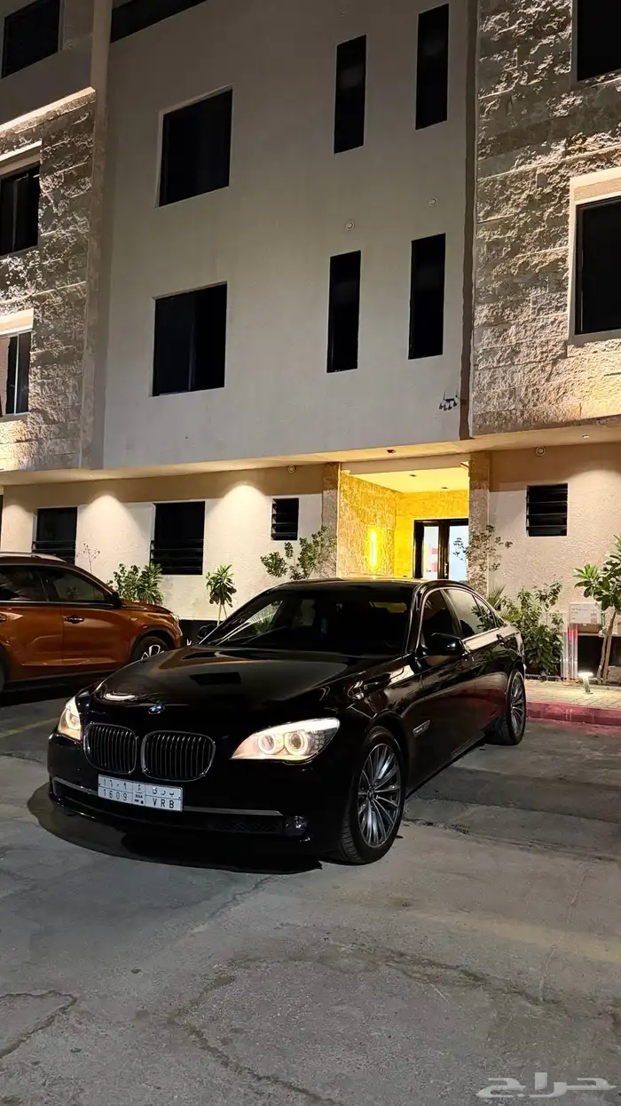 BMW 740نظيف للبيع (مخزن) 2