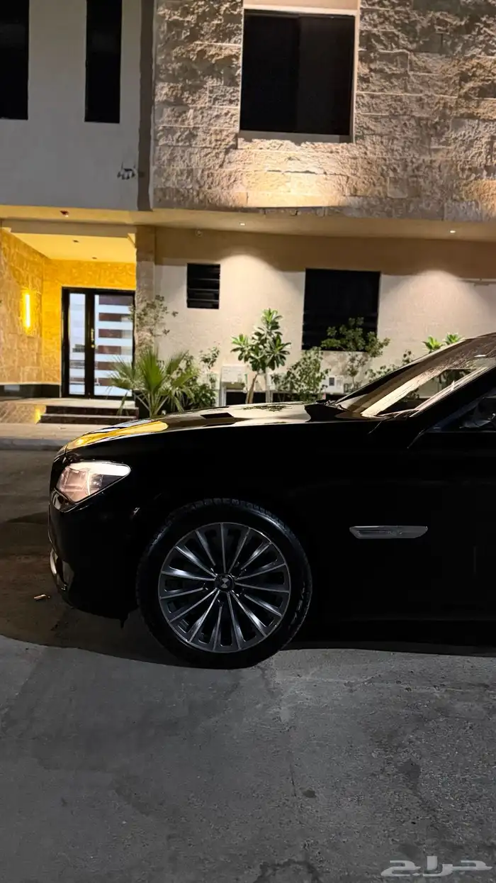 BMW 740نظيف للبيع (مخزن) 8