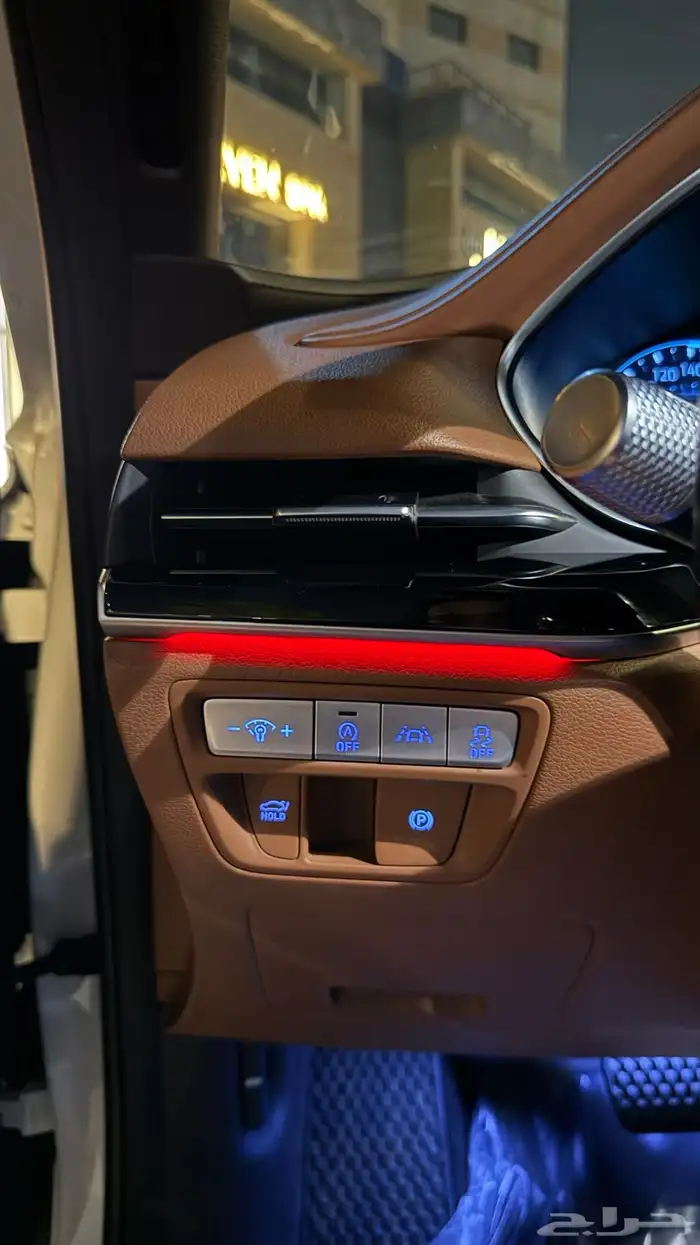 جينيسس G80 رويال 8