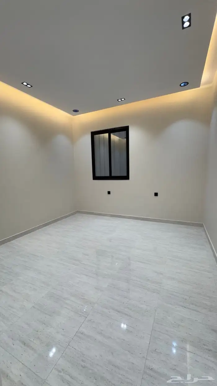 للبيع روف علوى مع ملحق مقابل نادي ضمك طريق ابها الخميس 25