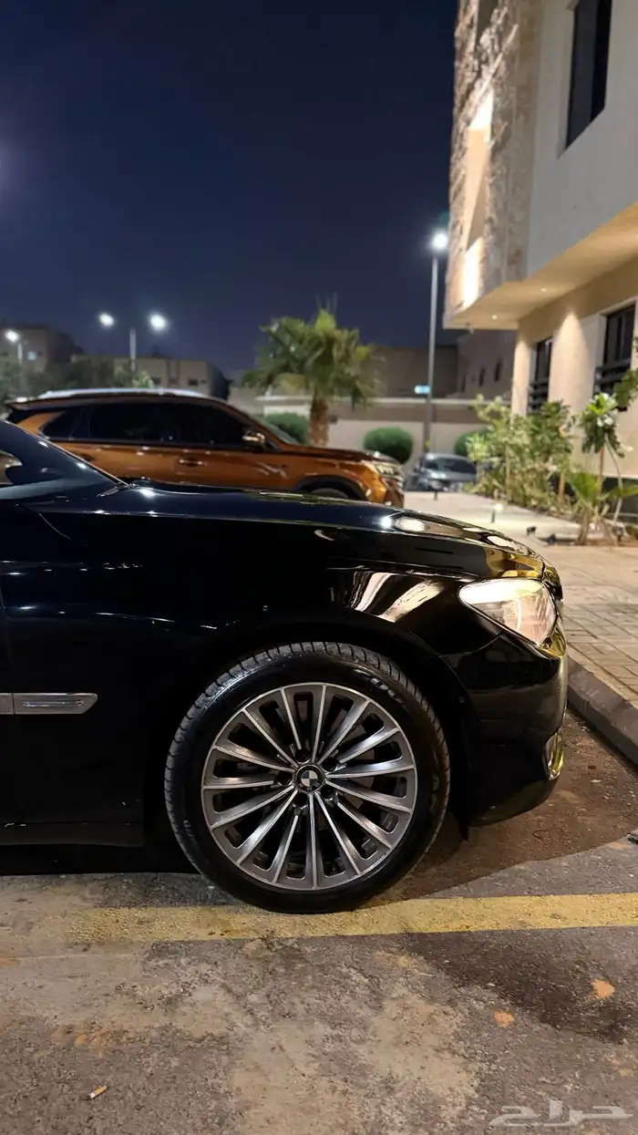 BMW 740نظيف للبيع (مخزن) 6