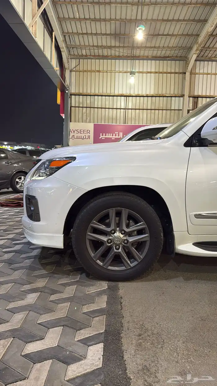 جيب لكزس 2015 LX570 فل كامل 4