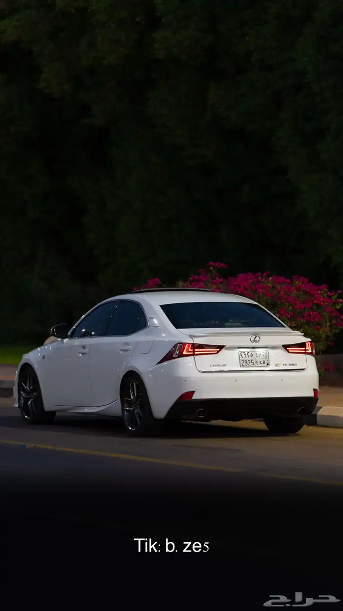 لكسز is2016 F sport 12