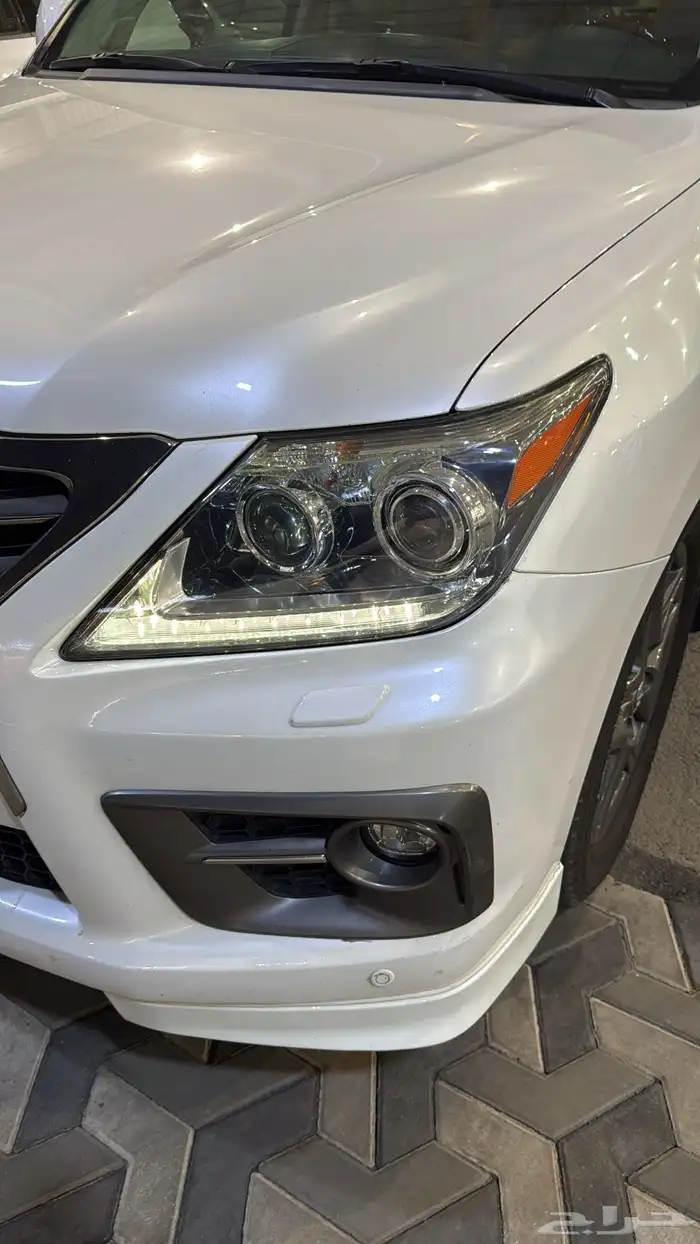 جيب لكزس 2015 LX570 فل كامل 1