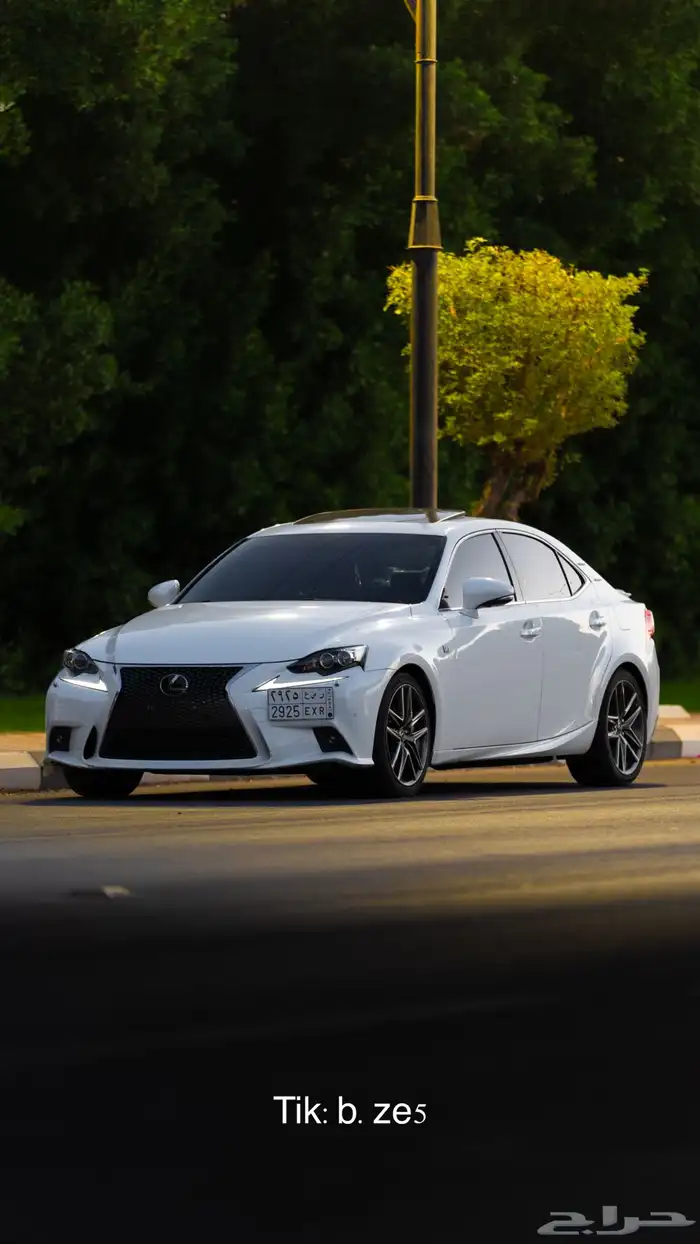 لكسز is2016 F sport 13