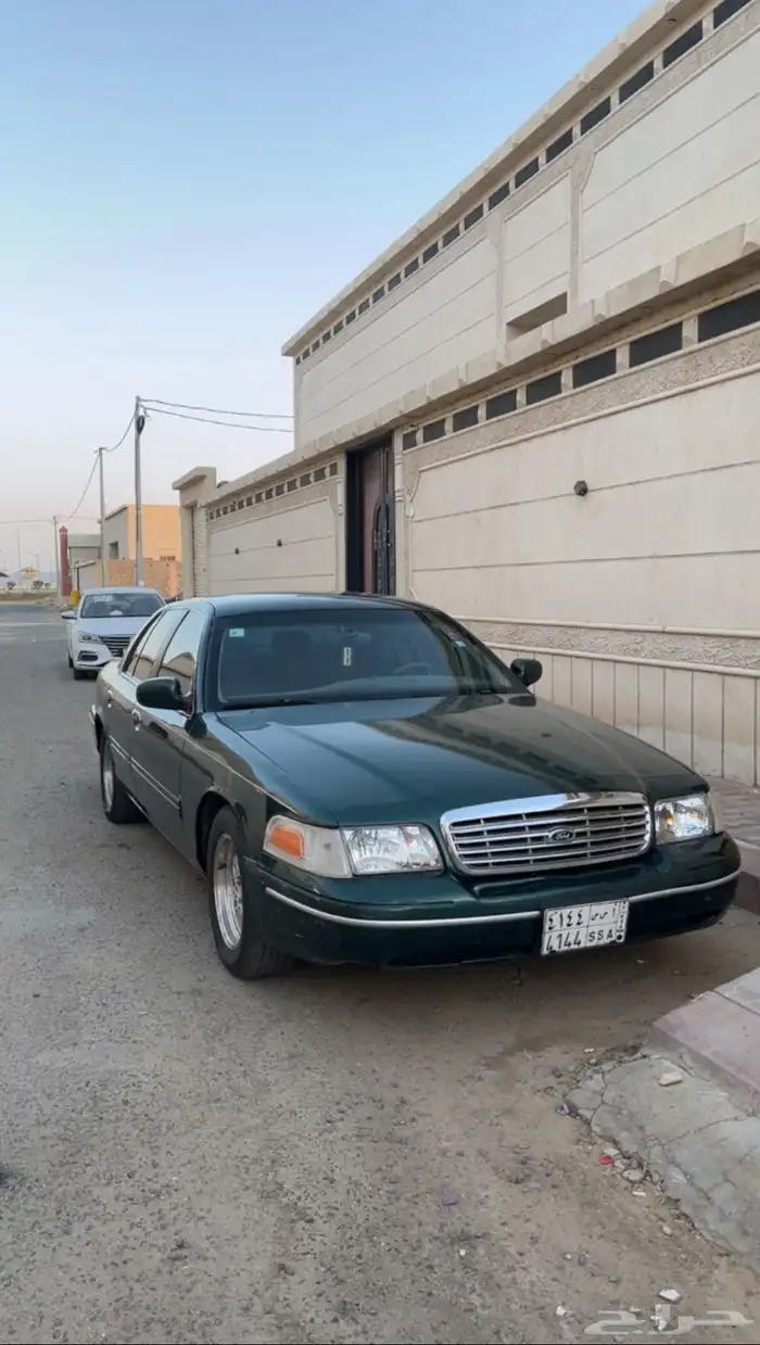فورد فكتوريا موديل 2000 ماشي 420 الف 0
