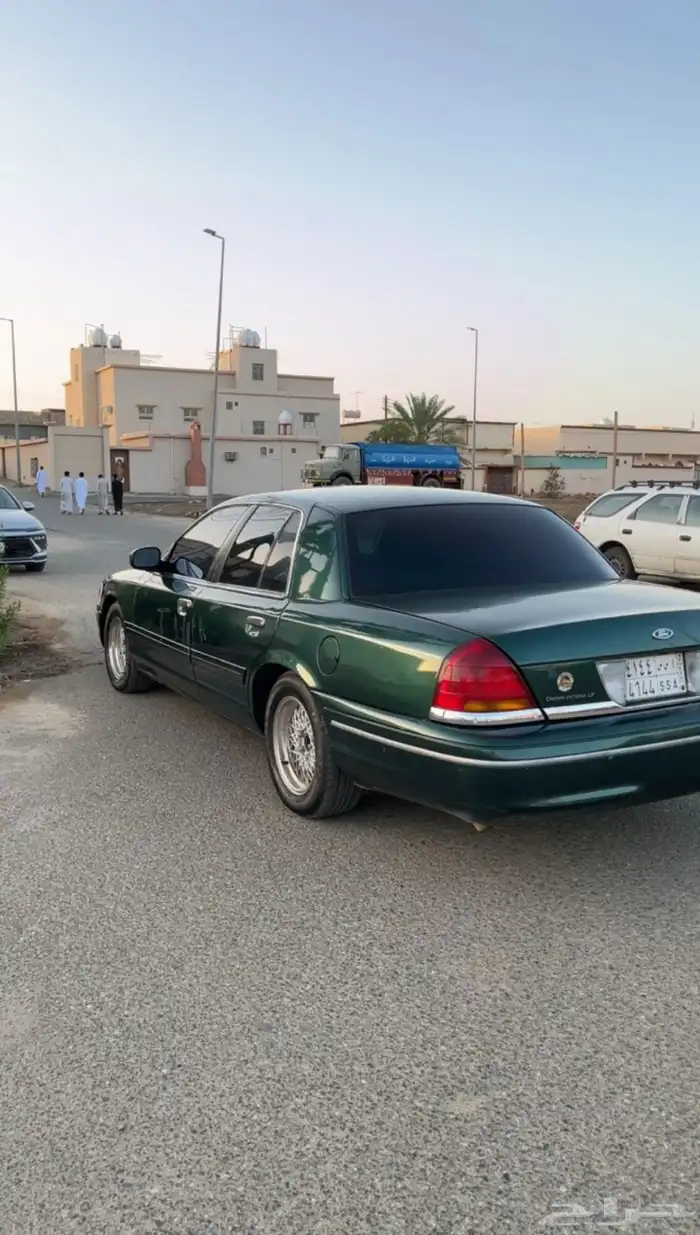 فورد فكتوريا موديل 2000 ماشي 420 الف 1