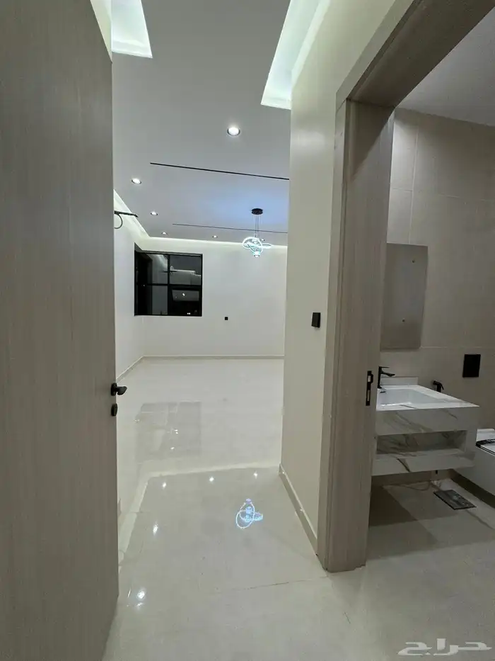 عمارة للبيع حي العاقول 5 شقق كل شقة 5 غرف جديده قرصه 15