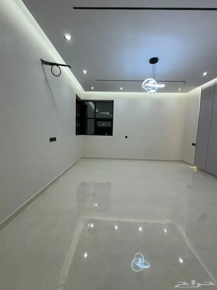 عمارة للبيع حي العاقول 5 شقق كل شقة 5 غرف جديده قرصه 3