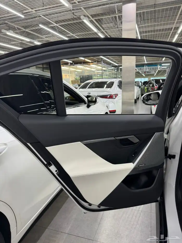 مملوكة لدي العصيمي قيد الشحن _ BMW 520i MKIT _2024 6