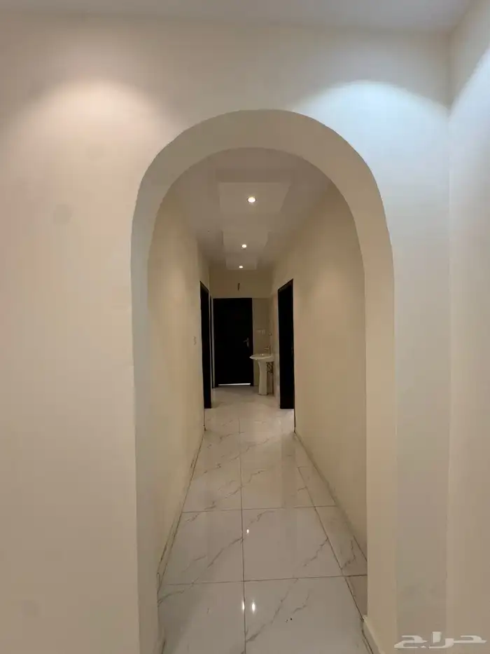 عمارة للبيع حي العاقول 5 شقق كل شقة 5 غرف جديده قرصه 9